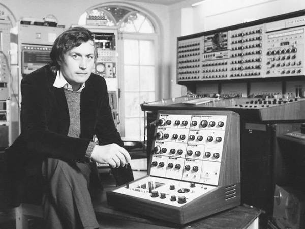Synth Legend Peter Zinovieff Dies at 88